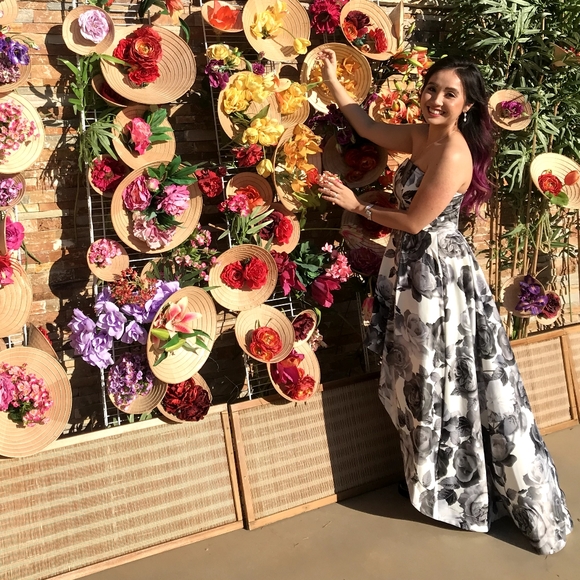 Low High White & Gray Floral Gown Size 11/Medium - Picture 5 of 7